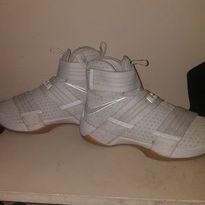 White Lebron James Basketball Shoes Soilder Ten